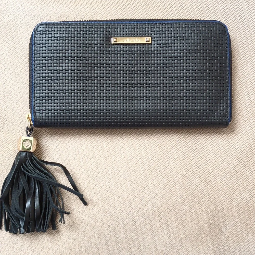 Stella & Dot Mercer Zip Wallet In Black Weave